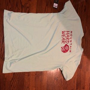 Mountain Hardware T shirt